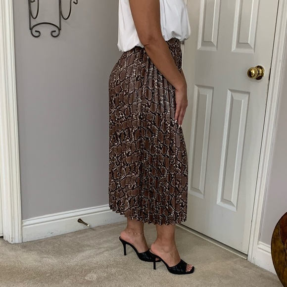Zara Python Faux Leather Pleated Skirt - Picture 2 of 8